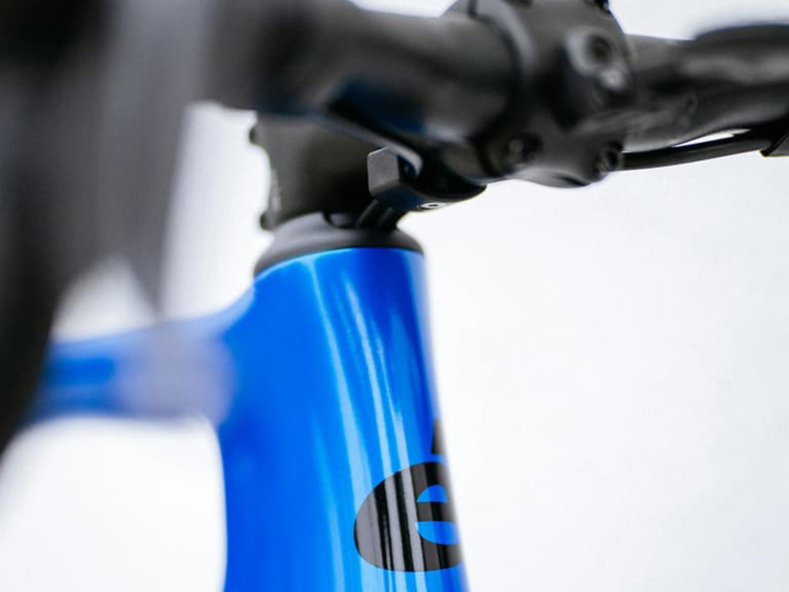 Vélo de course aéro en carbone Cervélo Soloist 105 azure 12v 2025 – Image 3