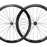 Roues de route en carbone Enve SES 3.4 noires 39/43 mm, compatibles avec freins à disque et tubeless, 2024-2025