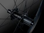 Roues de route en carbone Enve SES 3.4 blanches 39/43 mm, compatibles avec freins à disque et tubeless, 2024-2025 – Image 9